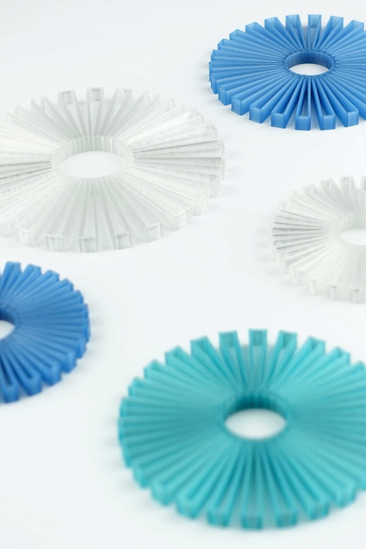 Ornaments - dekorative Aufhänger aus recyceltem Kunststoff - steel blue, snow white, turquoise