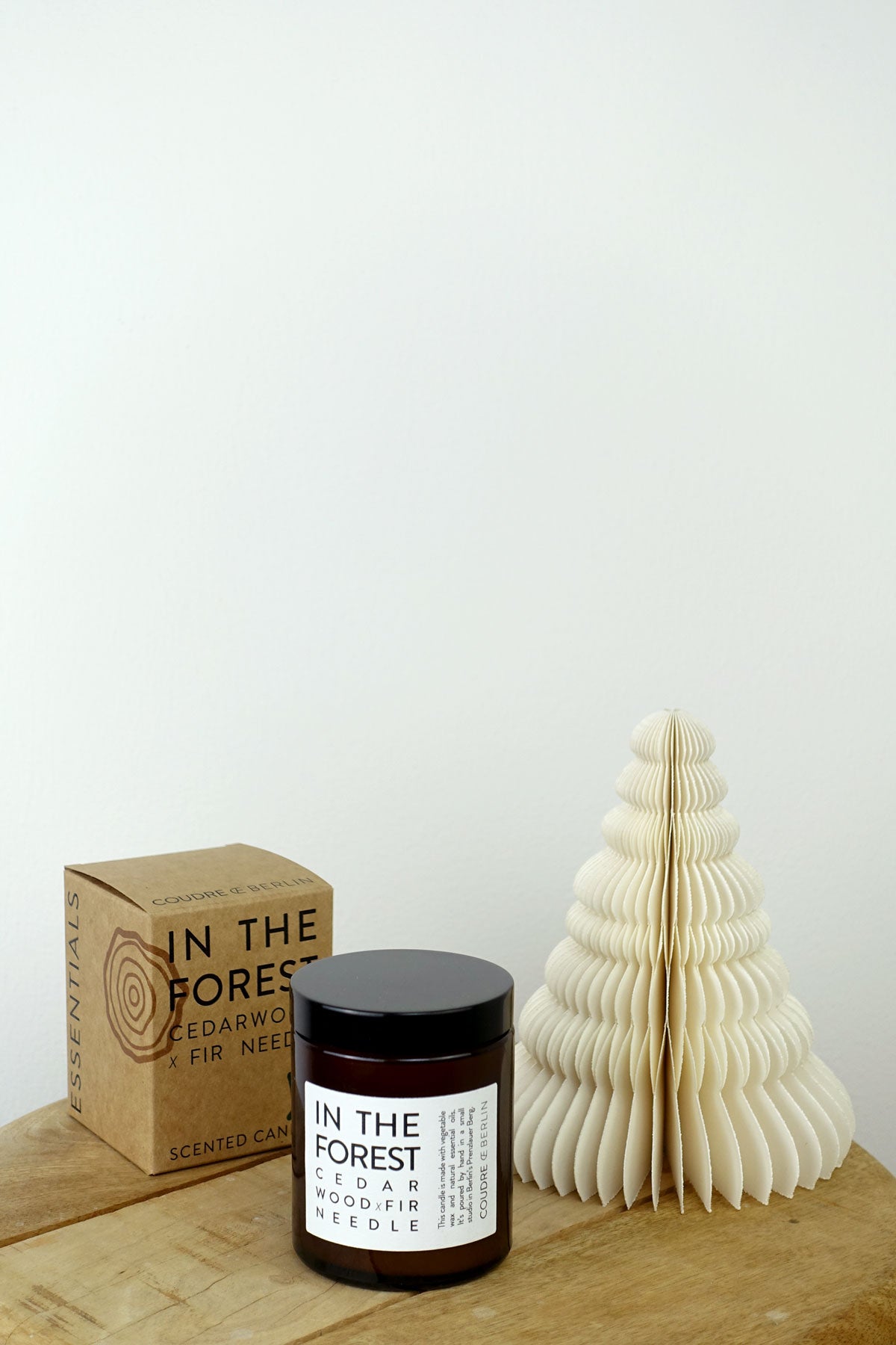 IN THE FOREST cedarwood x fir needle/ ESSENTIALS Duftkerze