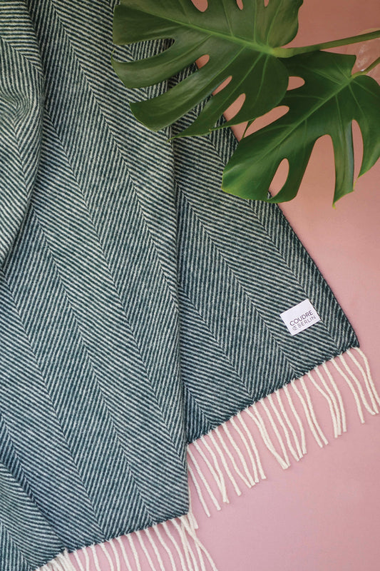 Wolldecke / Kuscheldecke herringbone petrol - Coudre Berlin