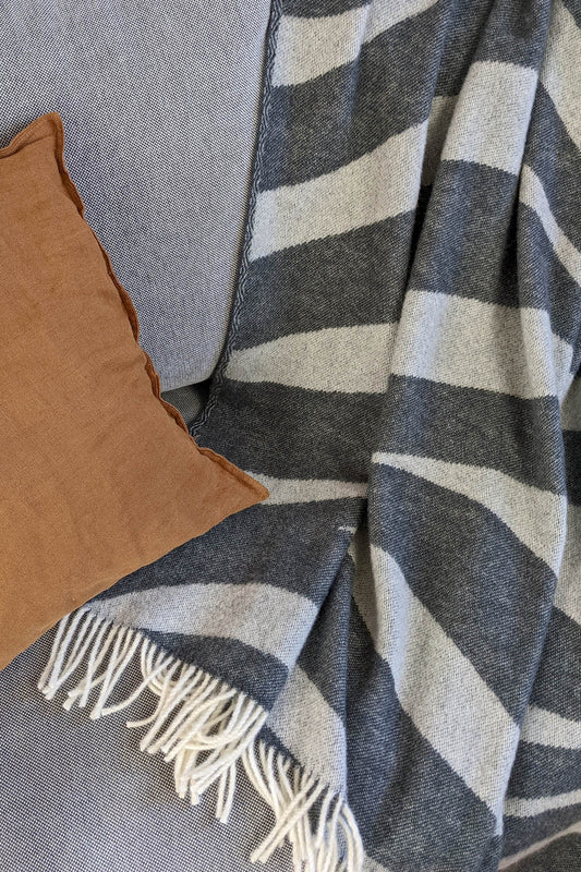 Wolldecke / Kuscheldecke bold dark granite - Coudre Berlin