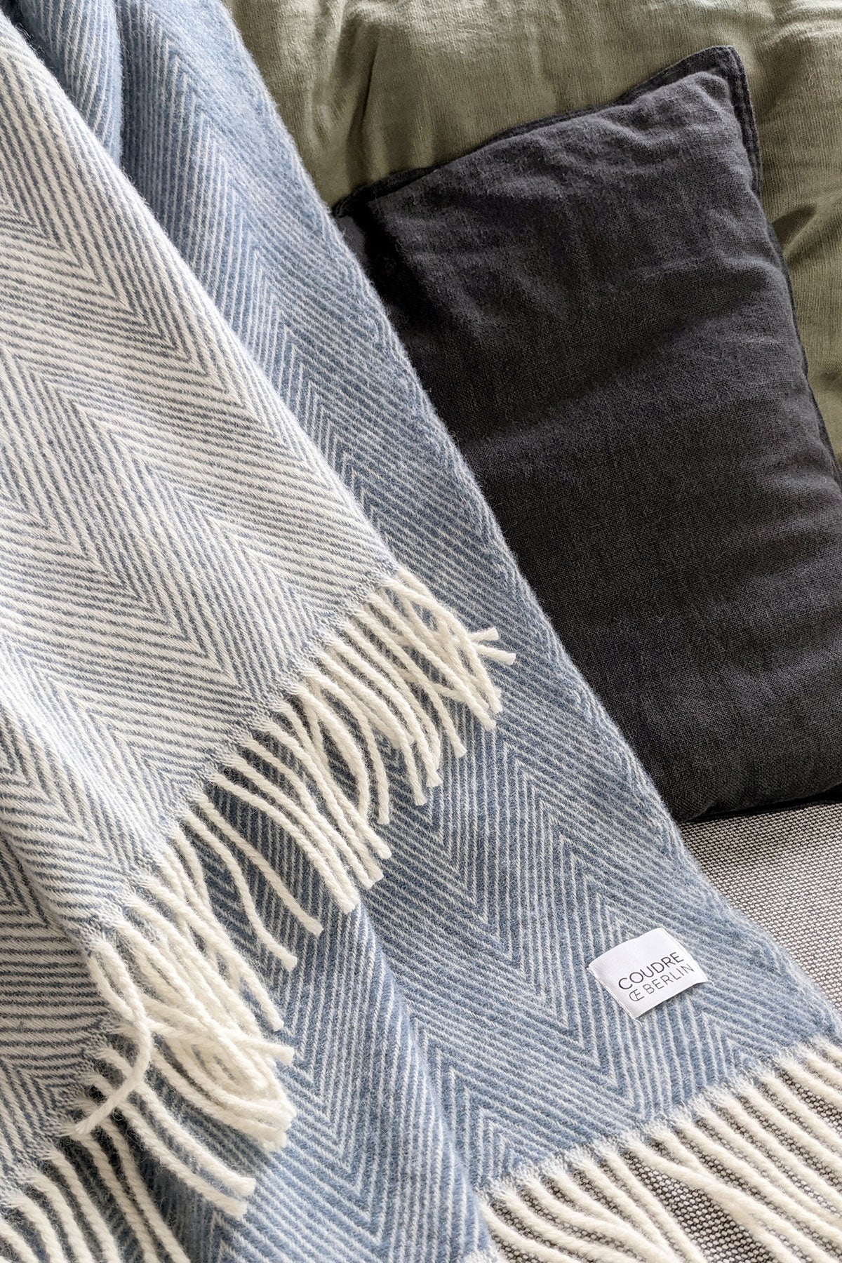Wool blanket fine herringbone blue concrete – Coudre Berlin