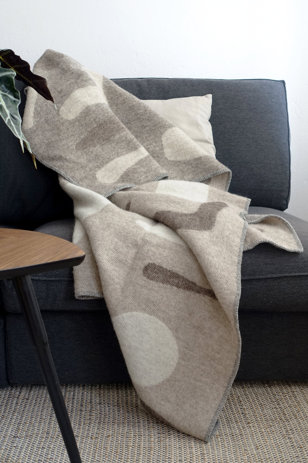 Couverture en laine pebbles limestone / earth / chalk
