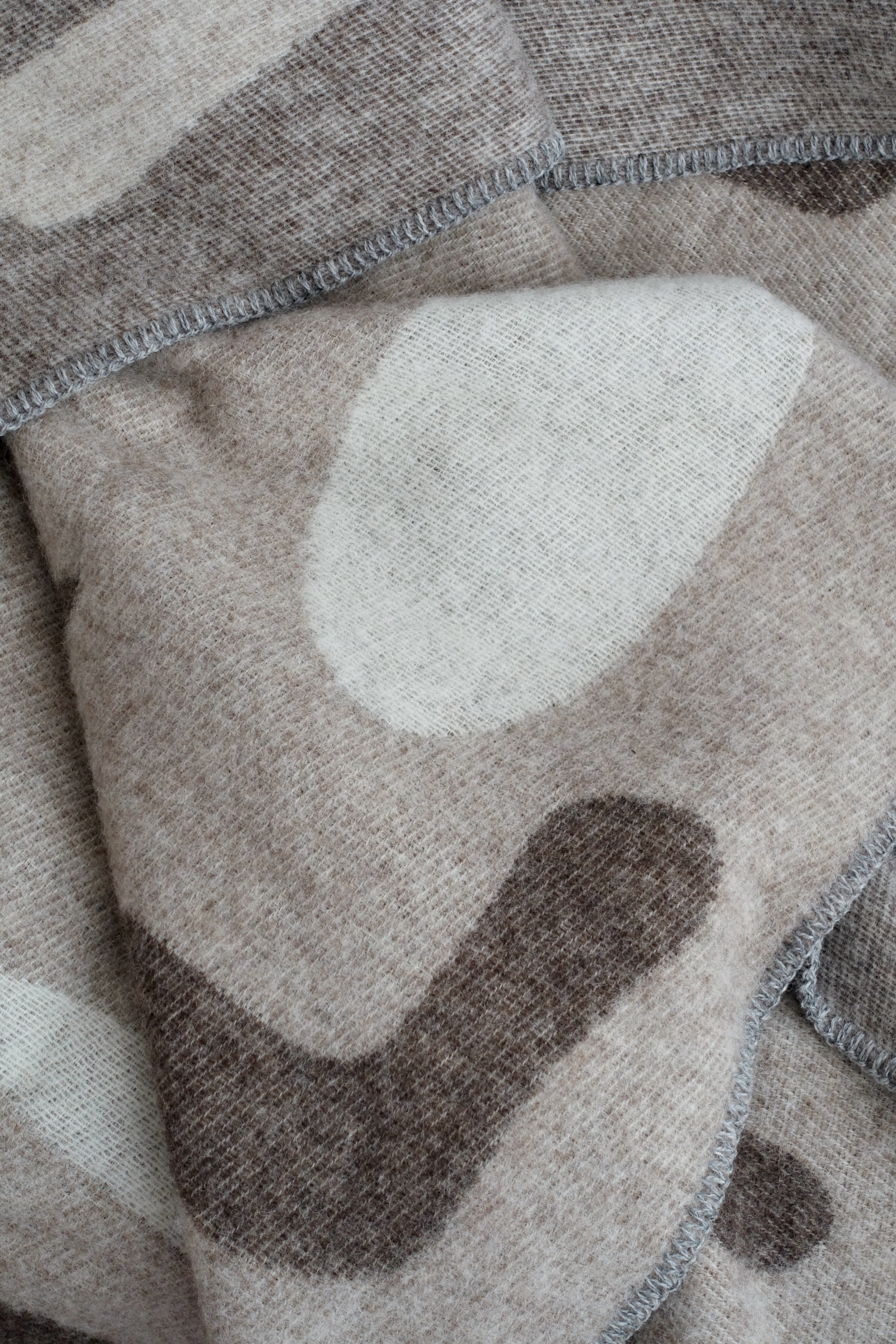 Couverture en laine pebbles limestone / earth / chalk