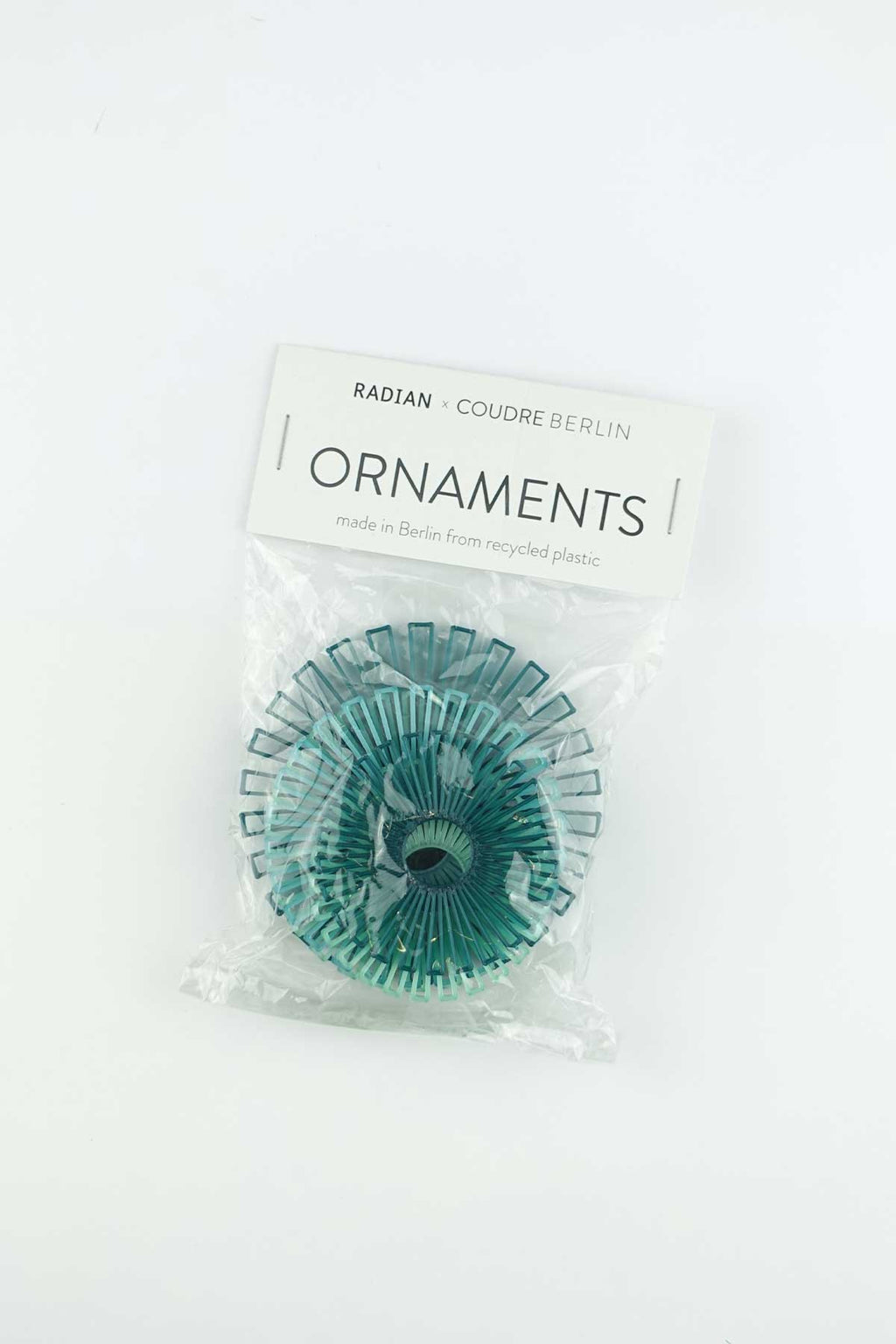 Ornaments - dekorative Aufhänger aus recyceltem Kunststoff - emerald green / turquoise / mint green