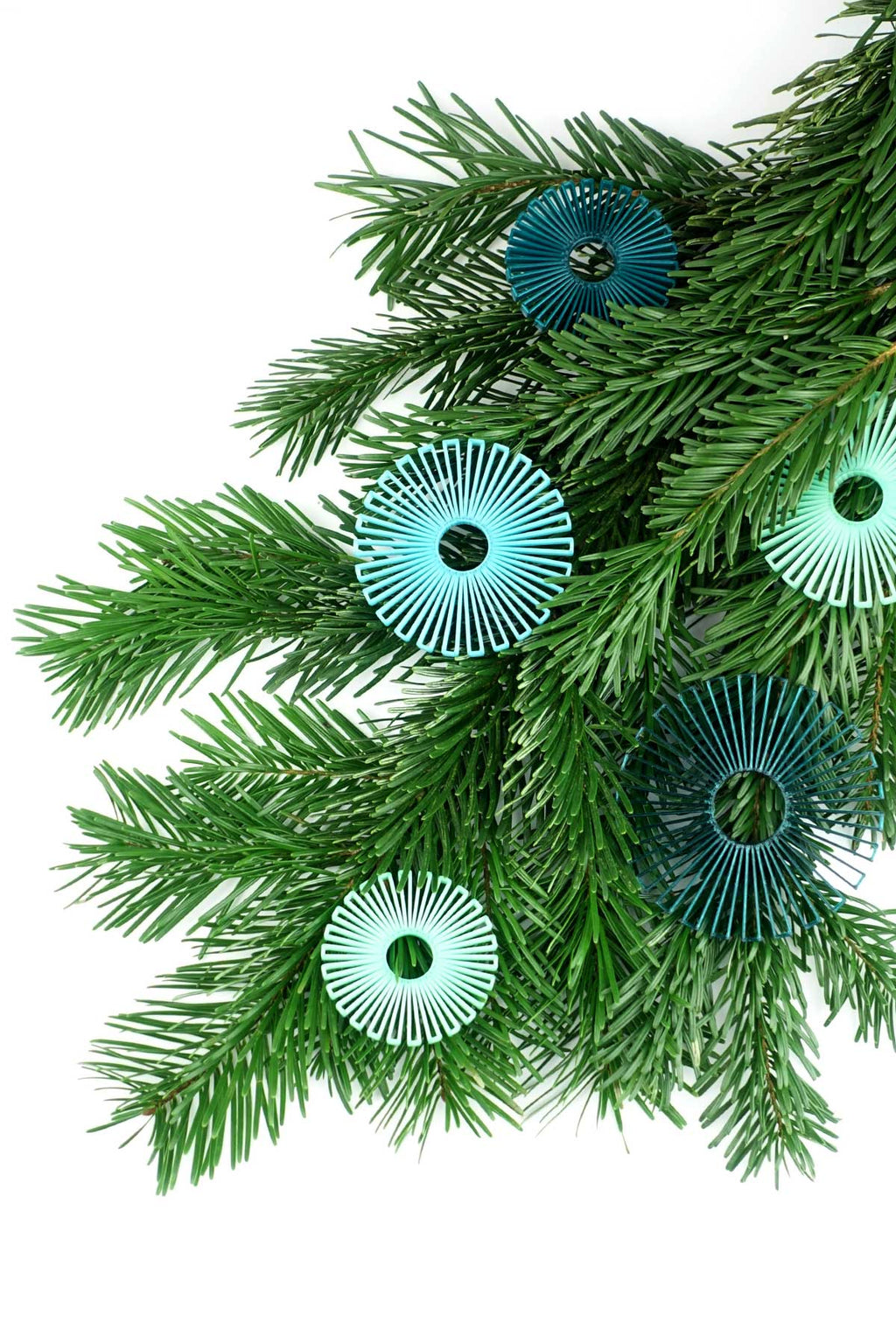 Ornaments - dekorative Aufhänger aus recyceltem Kunststoff - emerald green / turquoise / mint green