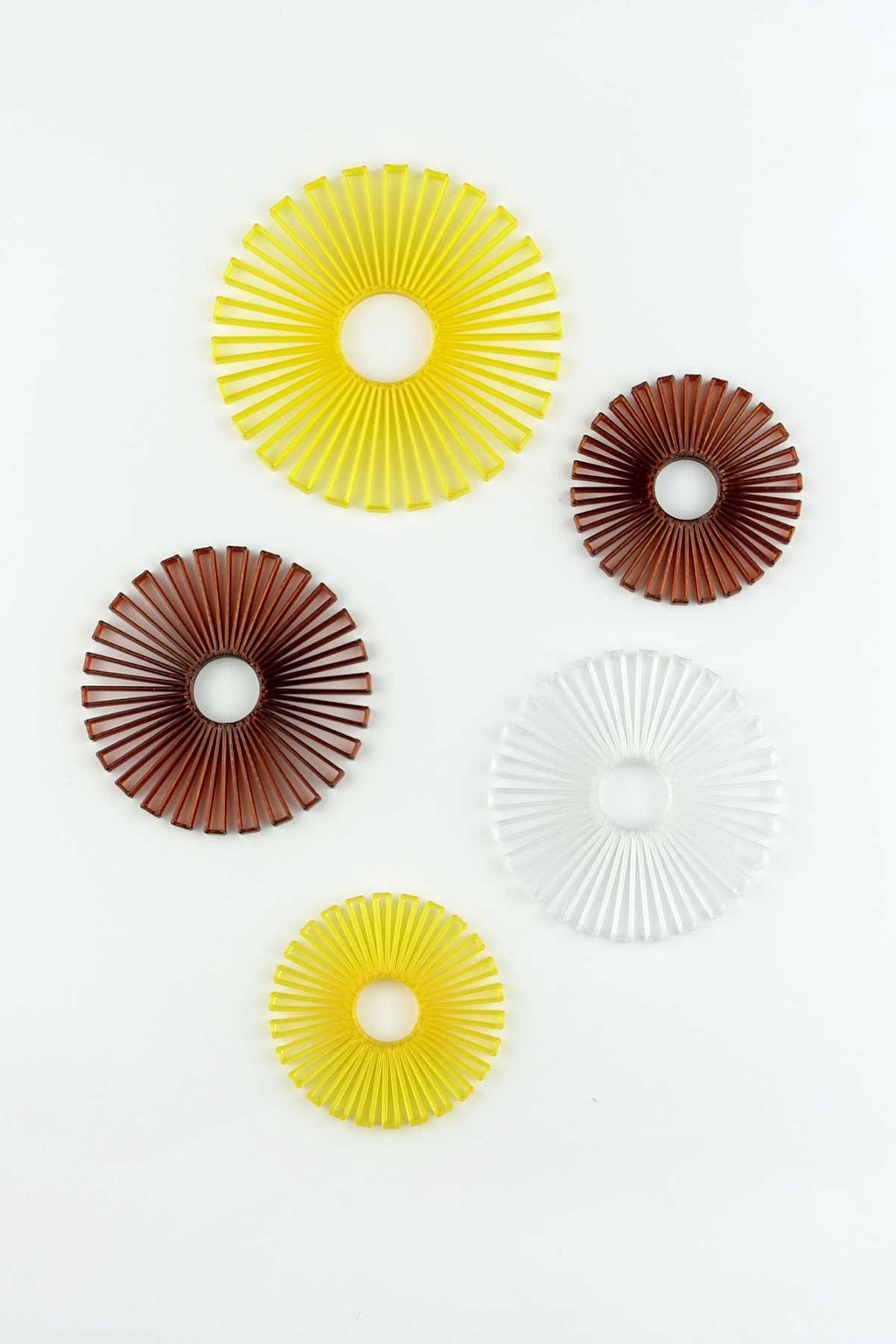 Ornements - cintres décoratifs en plastique recyclé - jaune doré / brun ambré / blanc neige