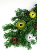 Ornements - cintres décoratifs en plastique recyclé - jaune doré / brun ambré / blanc neige