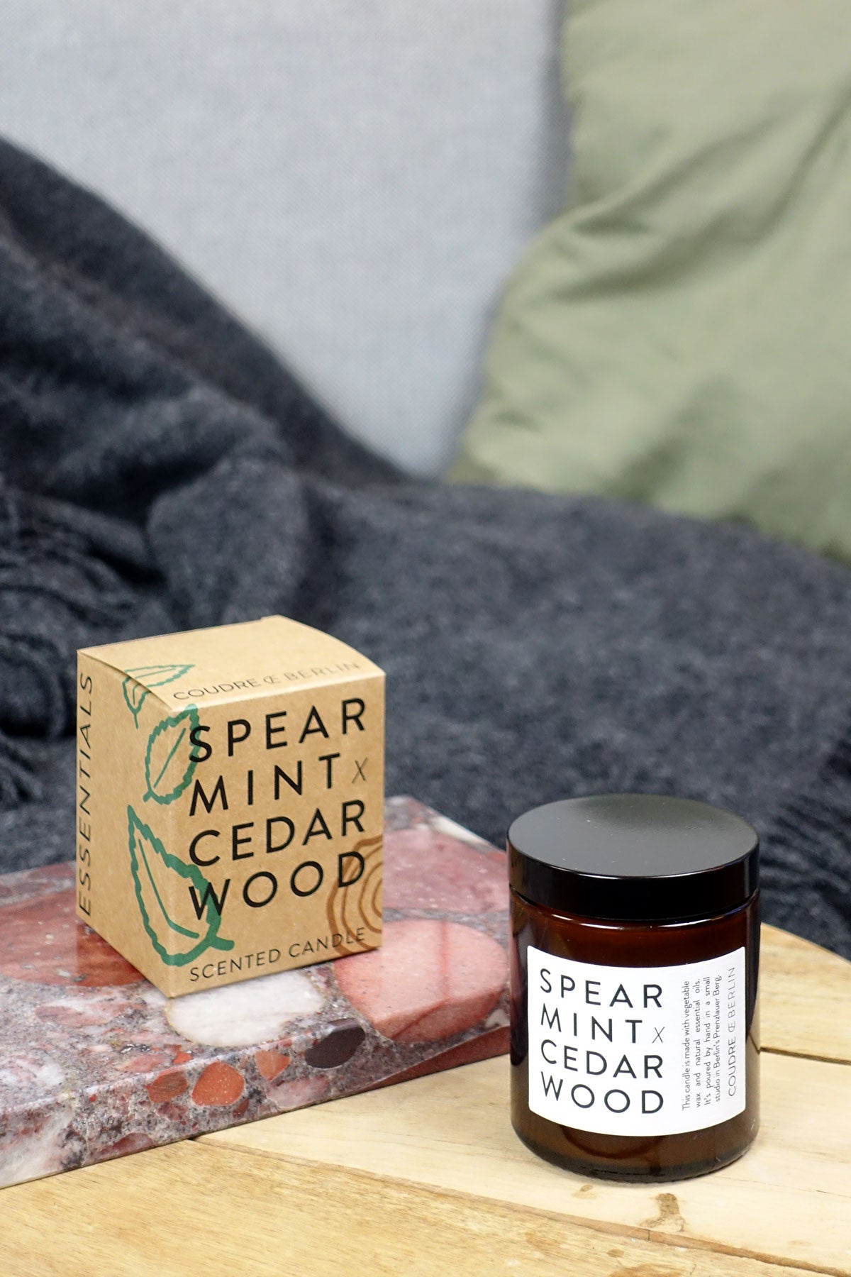 Bougie parfumée menthe verte x bois de cèdre / ESSENTIALS