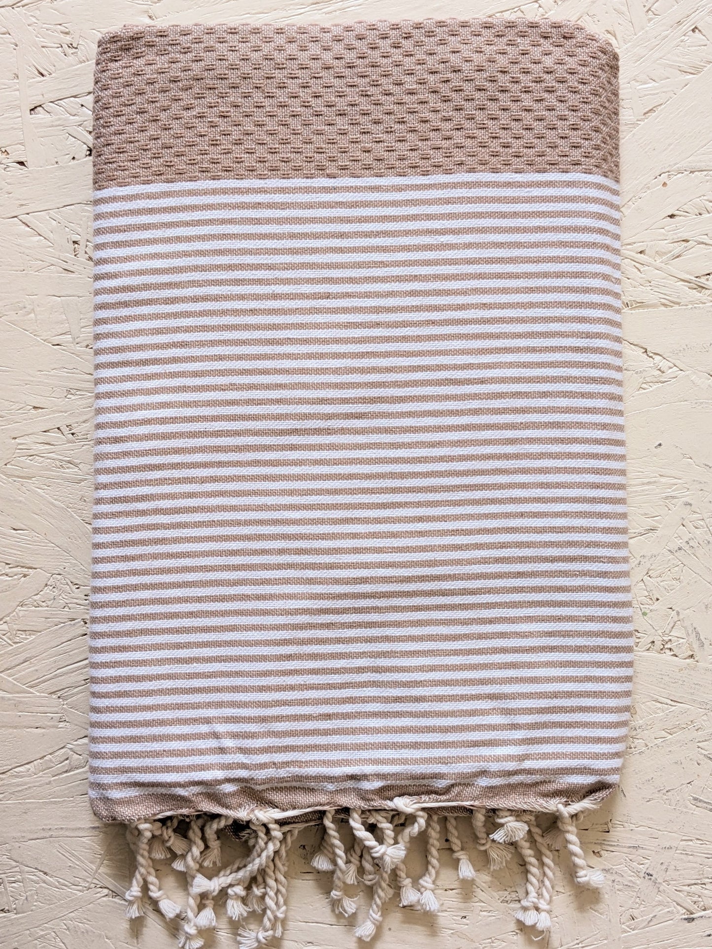 Couverture de hammam beige sable à rayures nid d'abeille