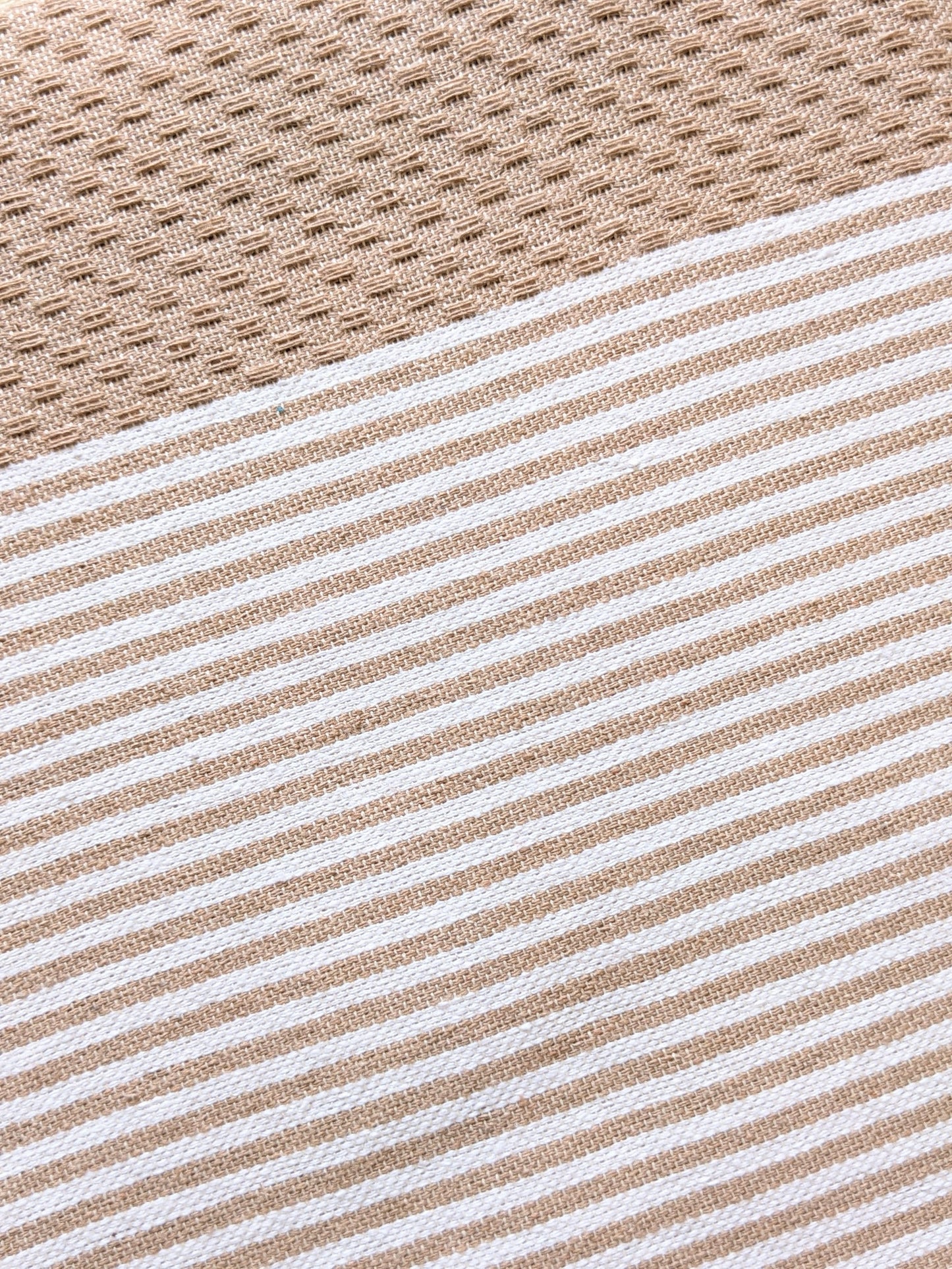 Couverture de hammam beige sable à rayures nid d'abeille