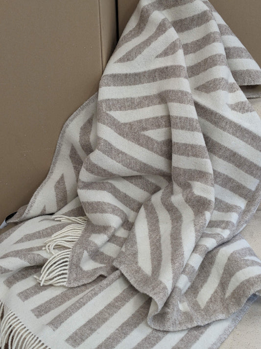 Wool blanket bold dark granite