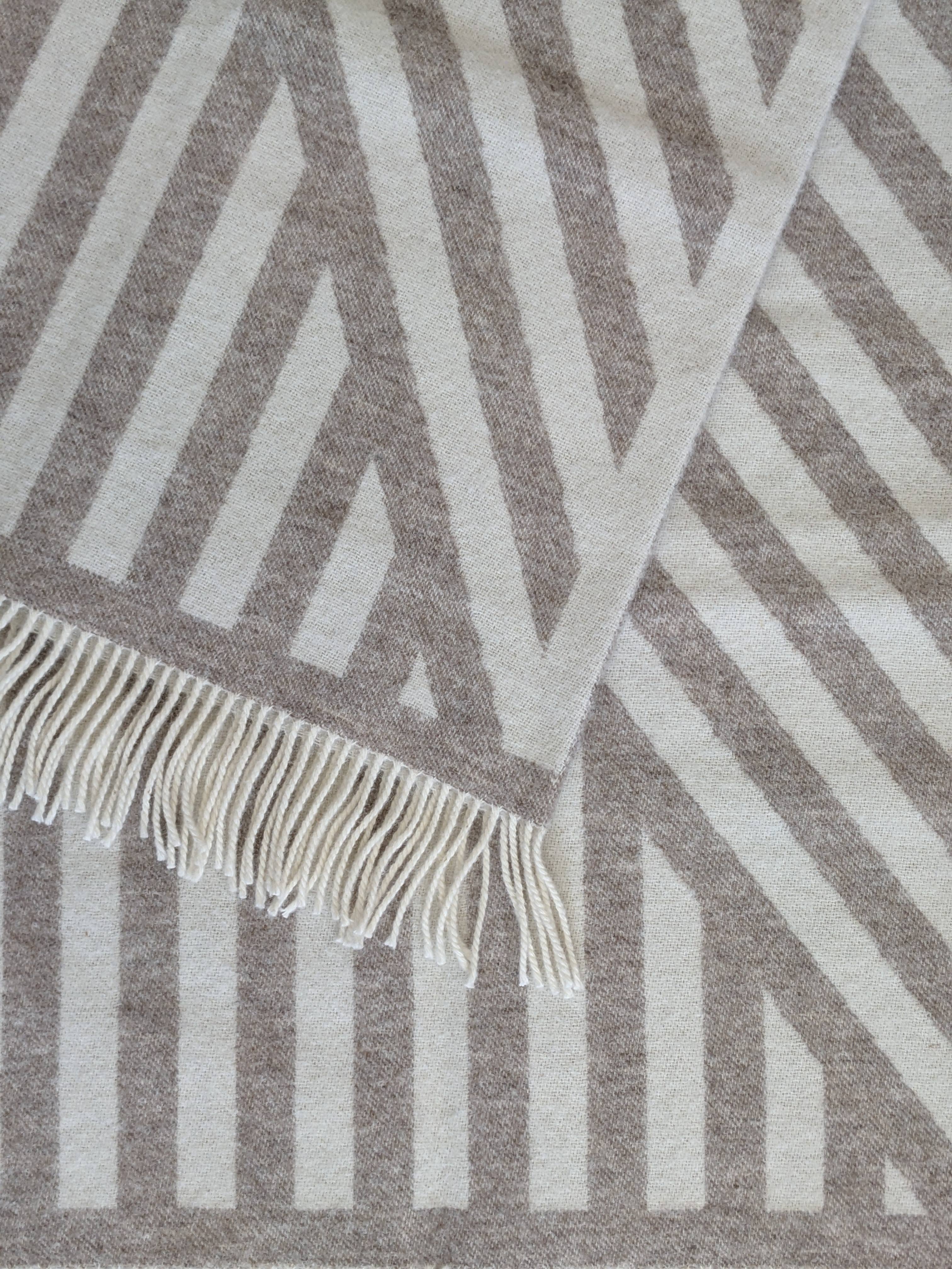 Wool blanket / cuddly blanket FRANK limestone / off white 