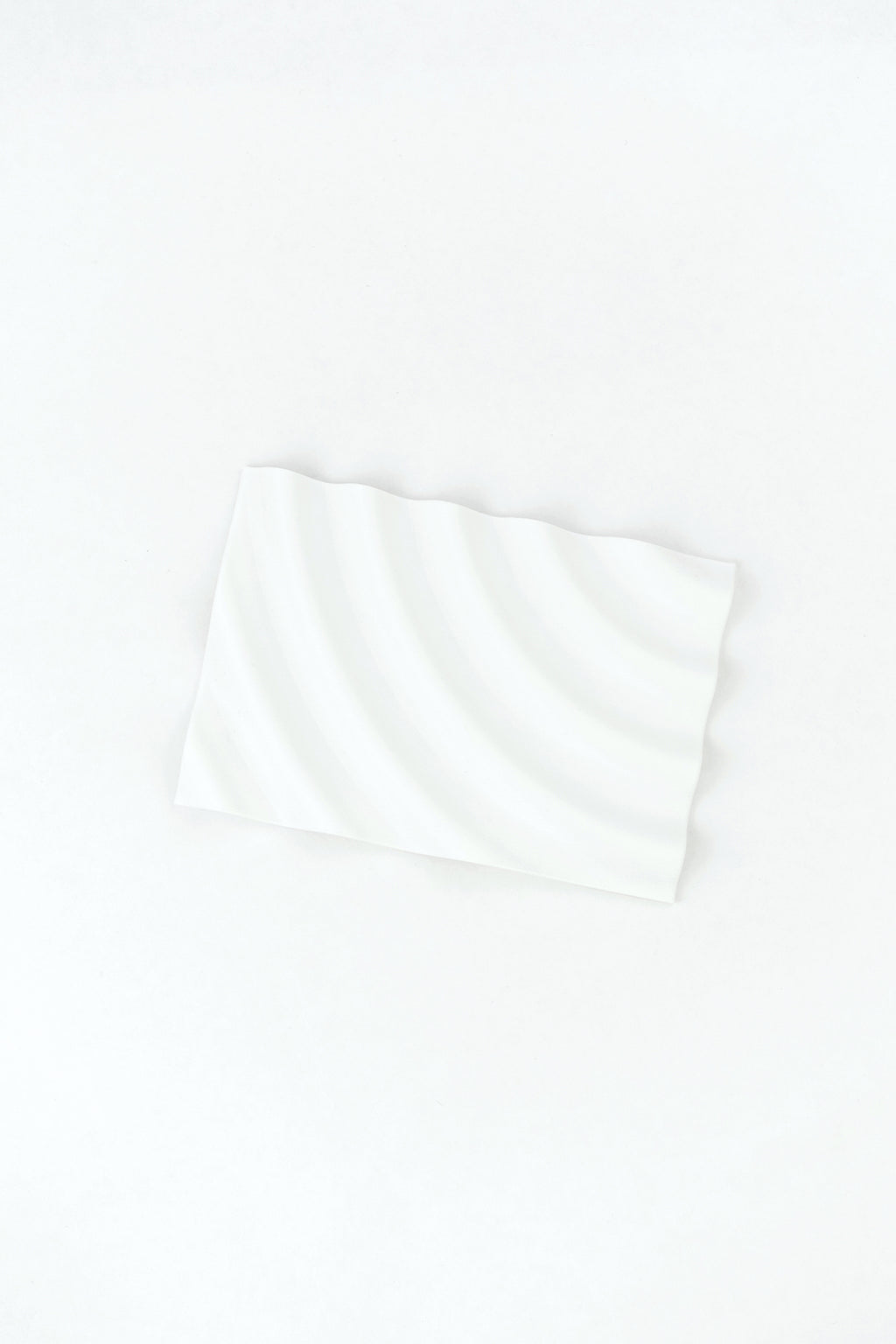 Seifenschale aus recyceltem PET / recycled PET soap dish pearl white ripple - Coudre Berlin