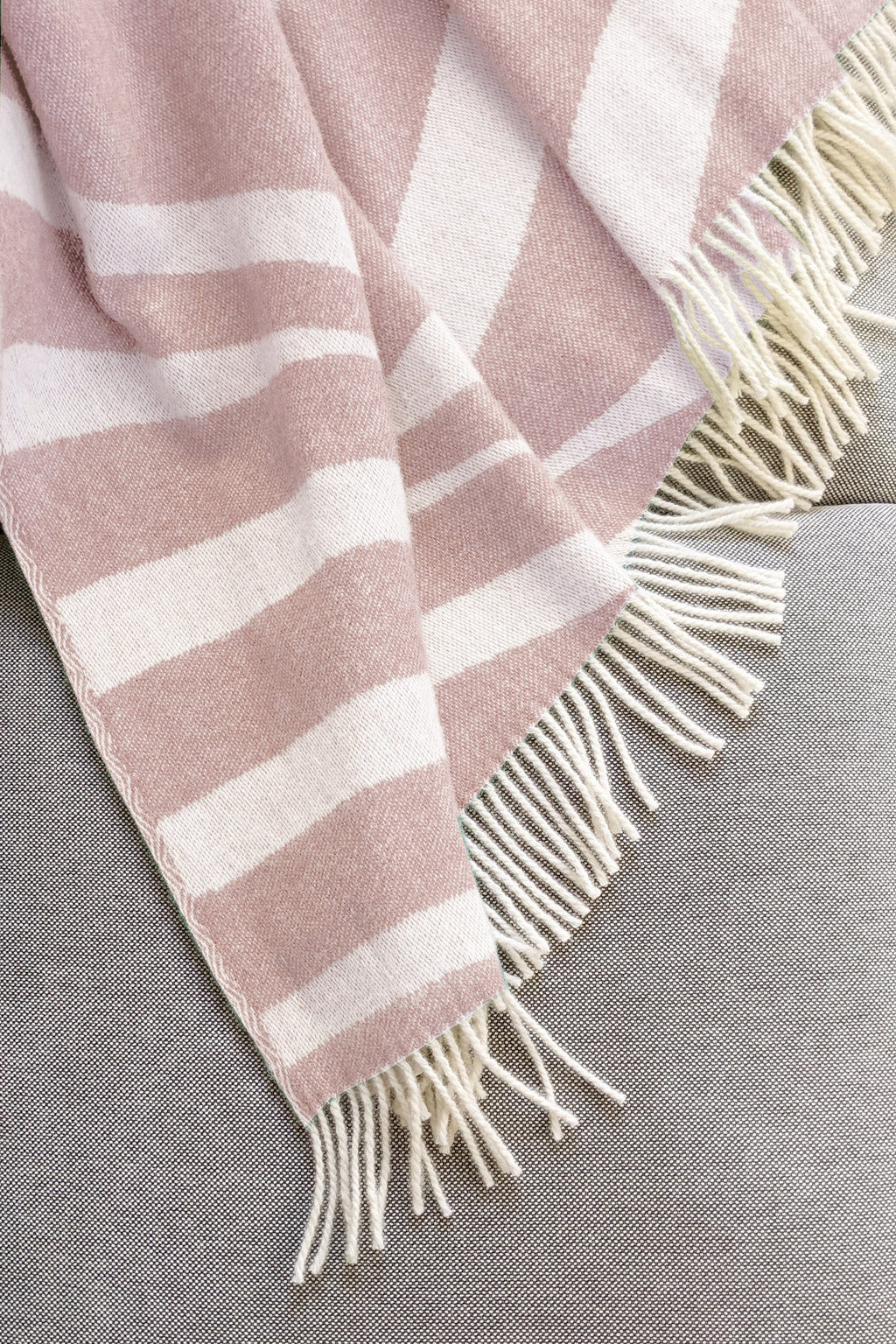 Wool blanket / cuddly blanket bold rosestone 