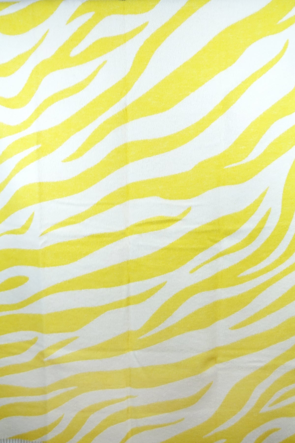 Wolldecke / Kuscheldecke WILD lemon / off white