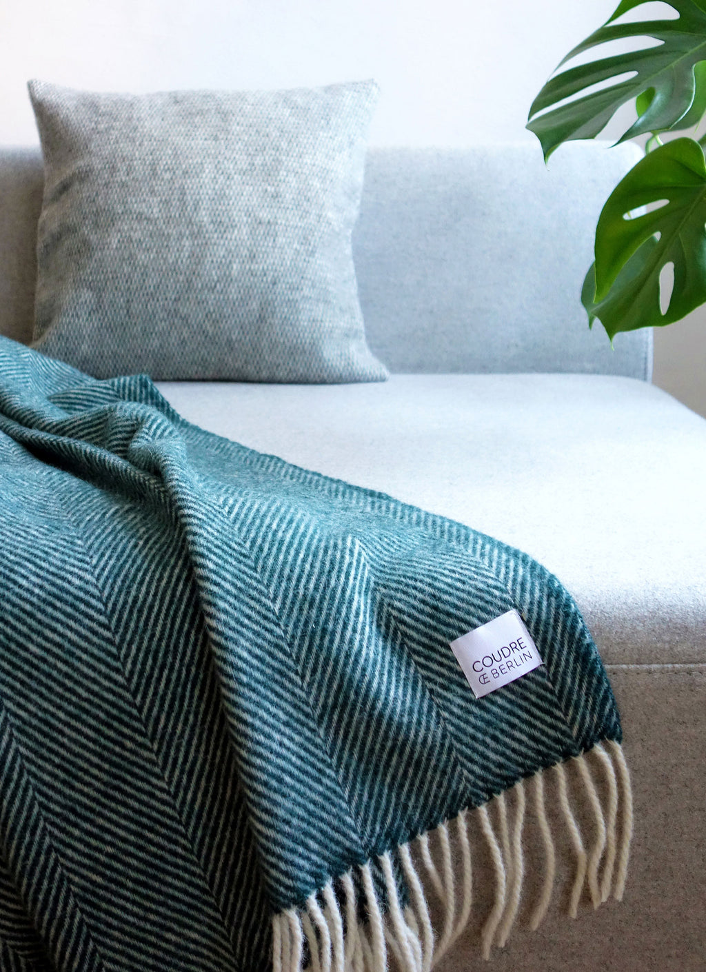 Wolldecke / Kuscheldecke herringbone petrol – Coudre Berlin
