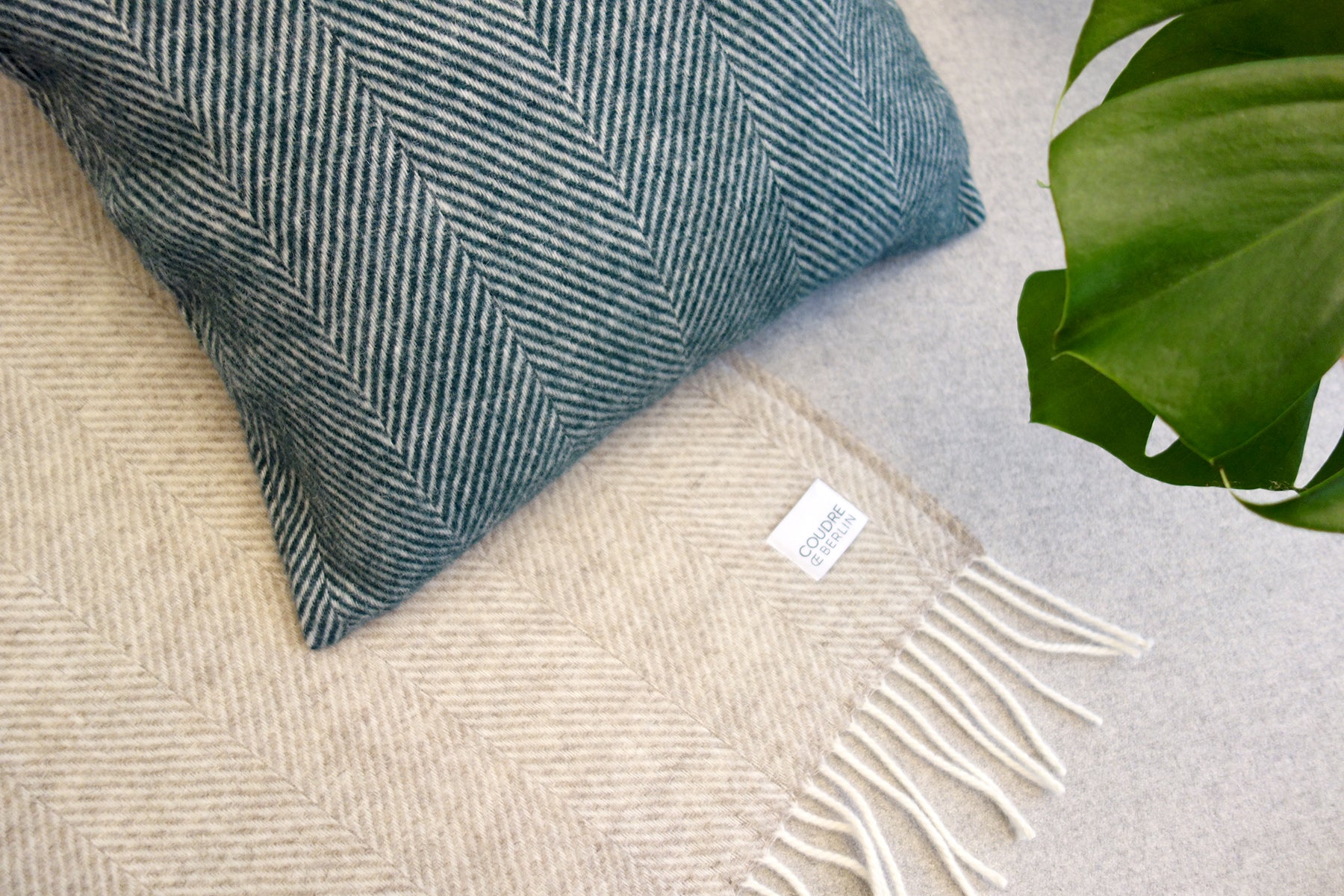 Wolldecke / Kuscheldecke herringbone limestone - Coudre Berlin