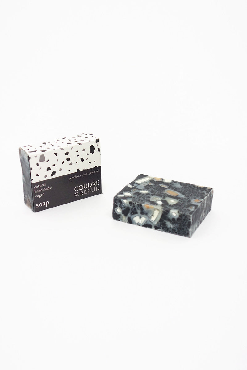 Handcrafted natural soap bar charcoal - Coudre Berlin