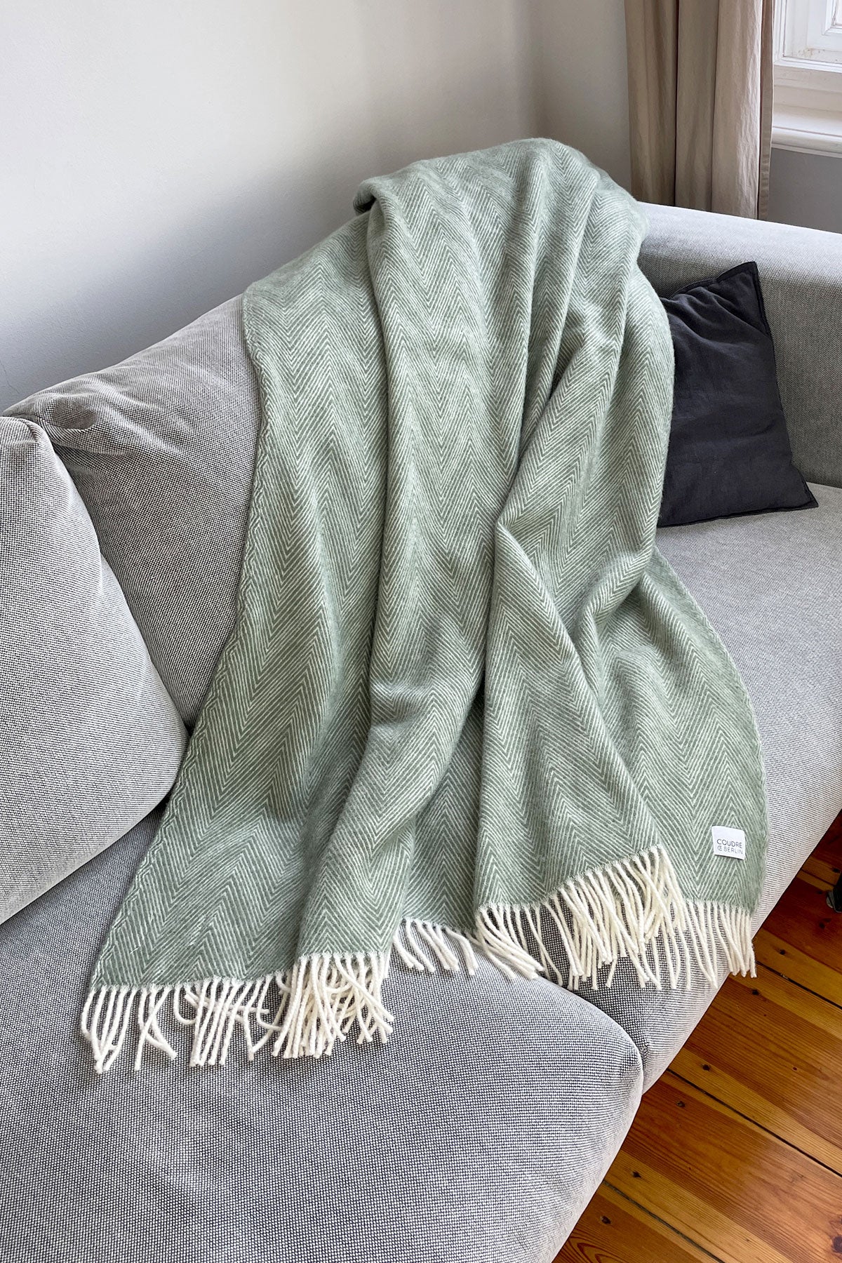 Wolldecke / Kuscheldecke fine herringbone aloe - Coudre Berlin