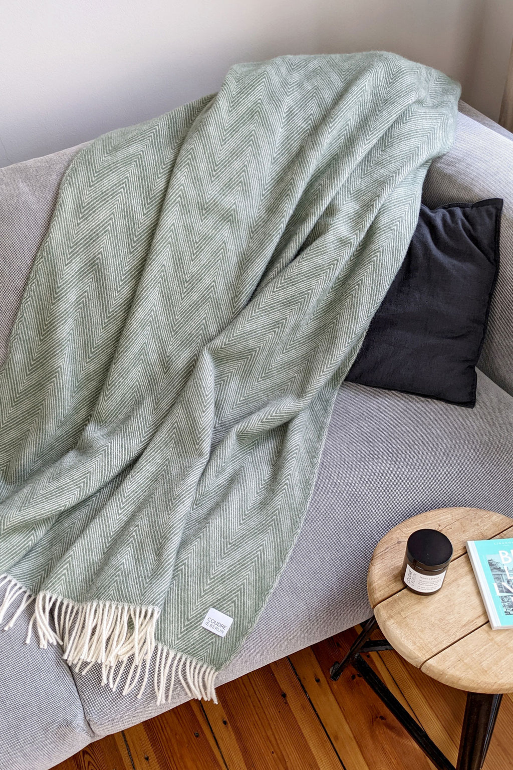 Wolldecke / Kuscheldecke fine herringbone aloe - Coudre Berlin