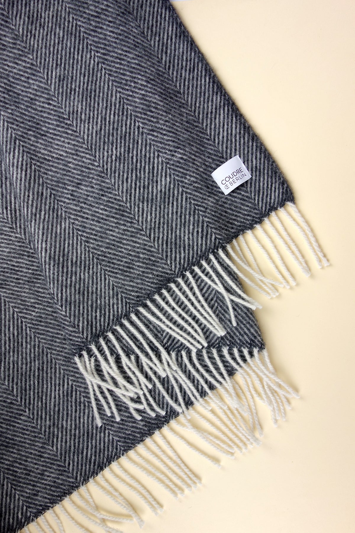 Wolldecke / Kuscheldecke herringbone anthracite – Coudre Berlin